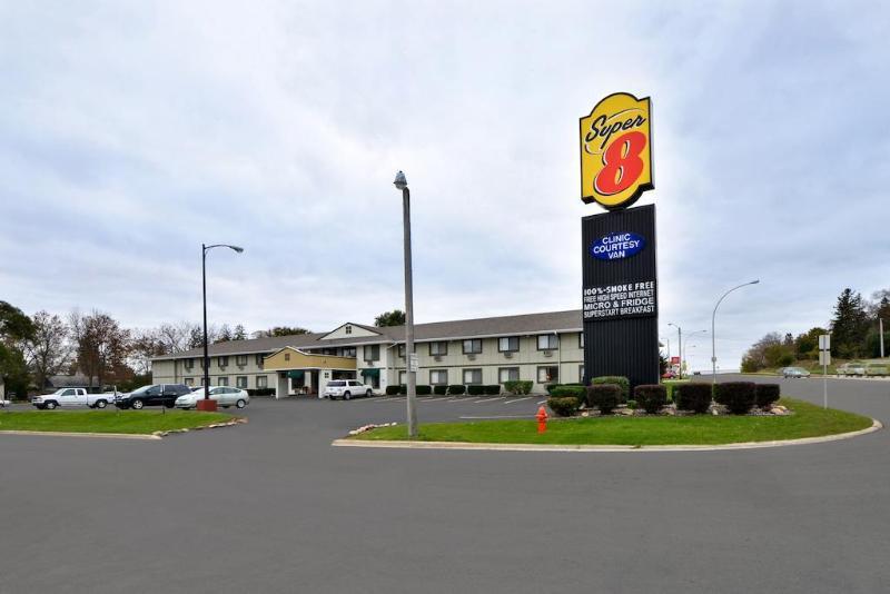 Super 8 By Wyndham Rochester Mayo Clinic Area Exterior foto